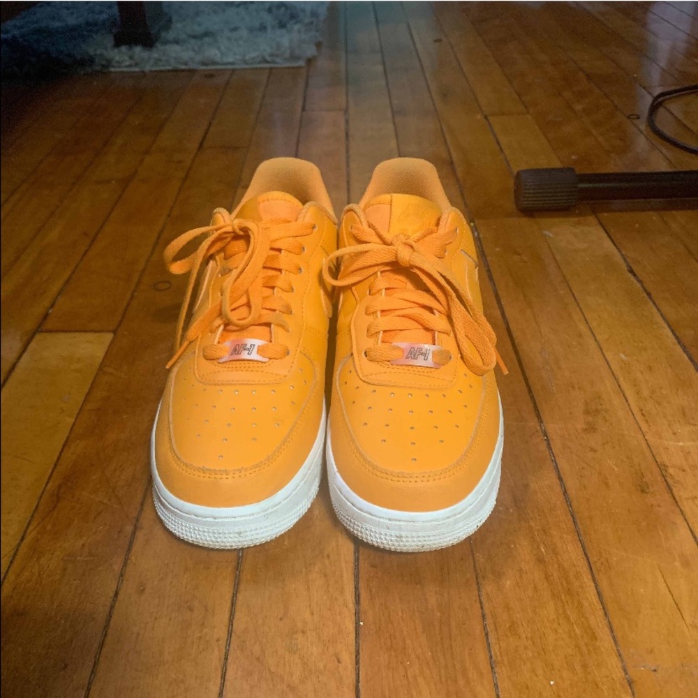 Womans Air Force 1 Low ‘07 Essential ‘Orange Peel’